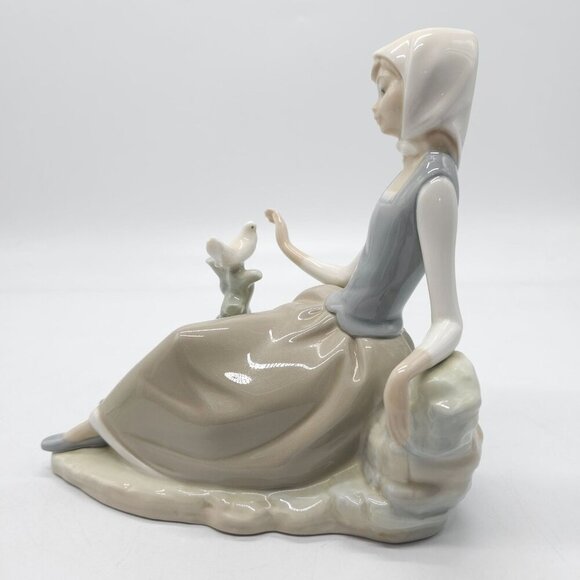 Lladro Porcelain Figurine Shepherdess with Dove Hand Made In Spain #4660 - Picture 2 of 7